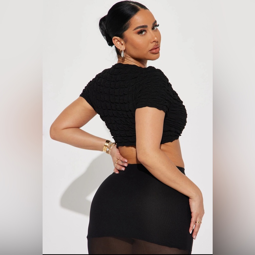 NWOT Fashion Nova Black Crop Top - Picture 2 of 3